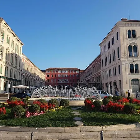 Apartment Happiness Split